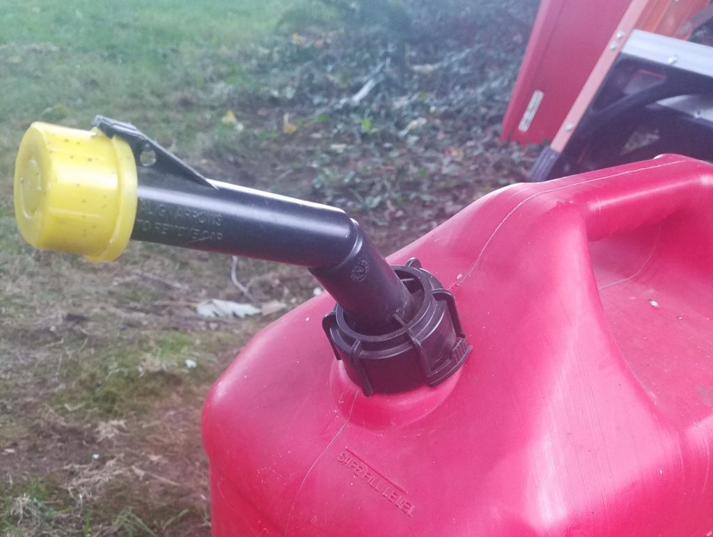 Safety line on gas can for fuel storage