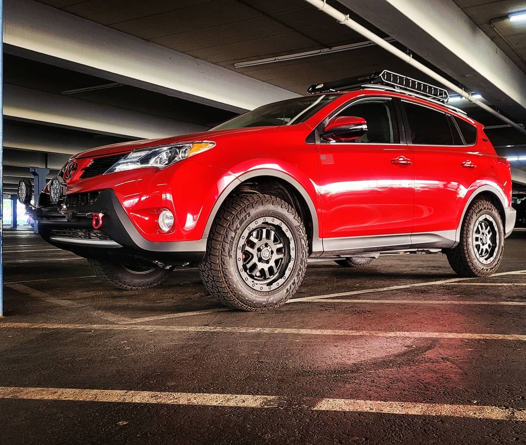 2013-2018 lifted toyota rav4 with off road tires and lift kit