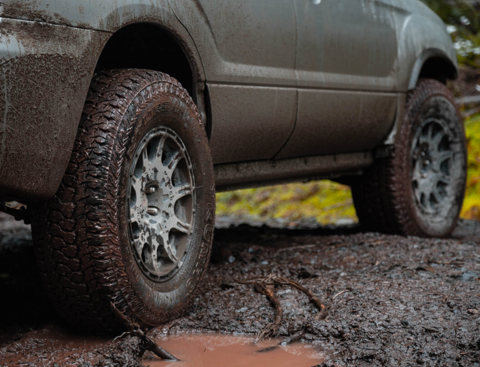 Mud Tires vs AllTerrain Tires Key Differences & How To Pick