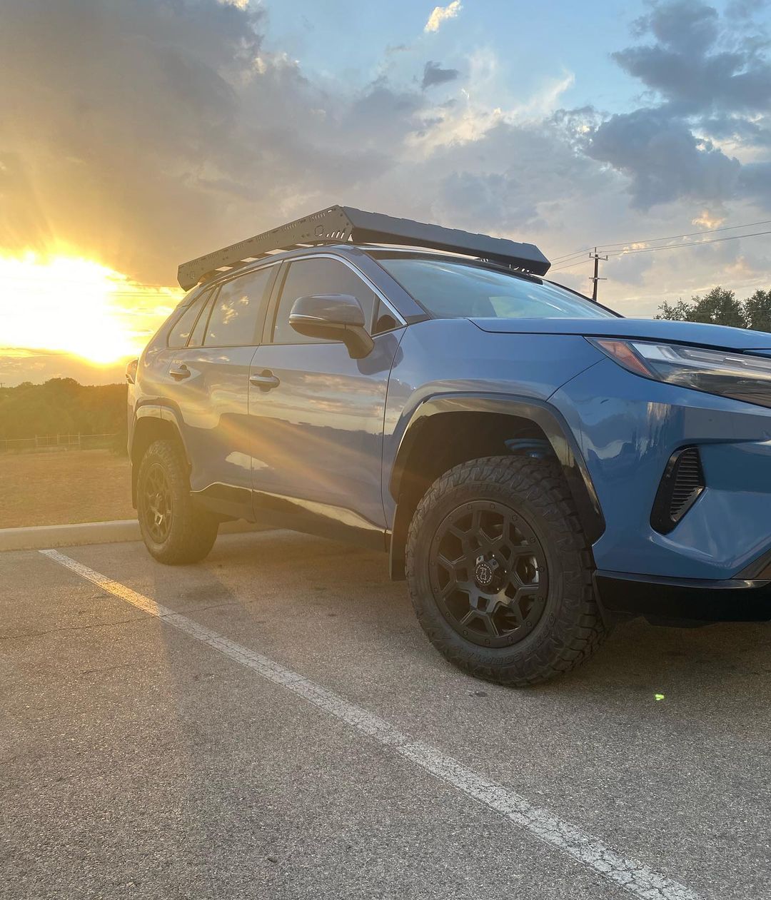 lift kit installed on 2022 toyota rav4 hybrid