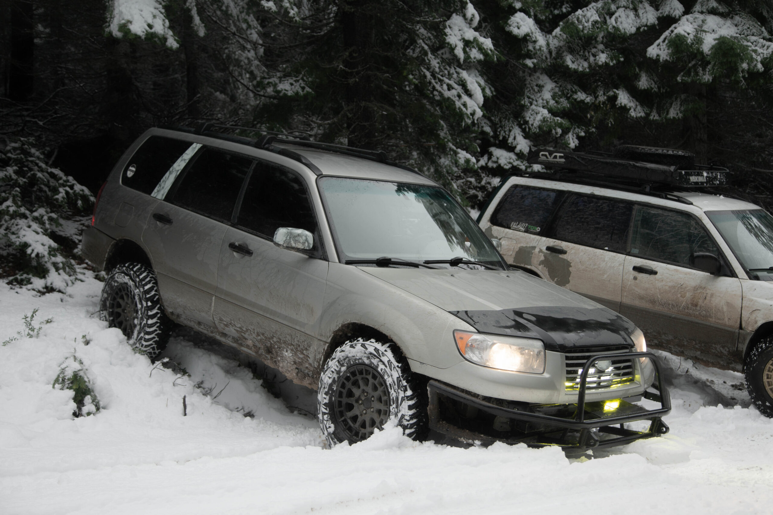 subaru foresters driving in the snow during winter