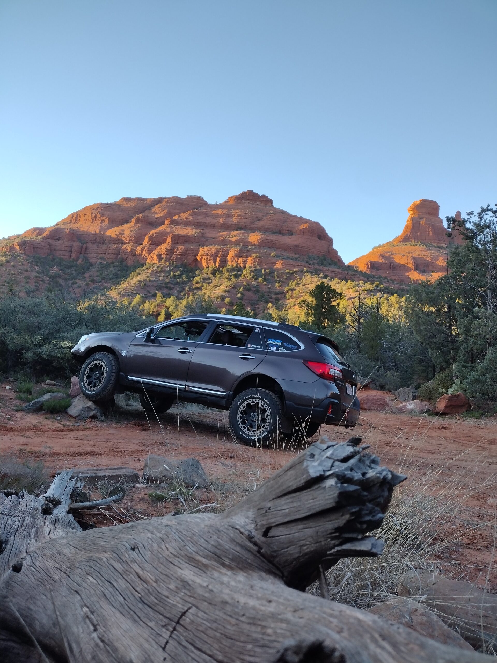 subaru outback 36R with lift kit and offroad tires 4x4 trail