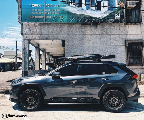 Offroad lifted Rav4 on all terrain tires